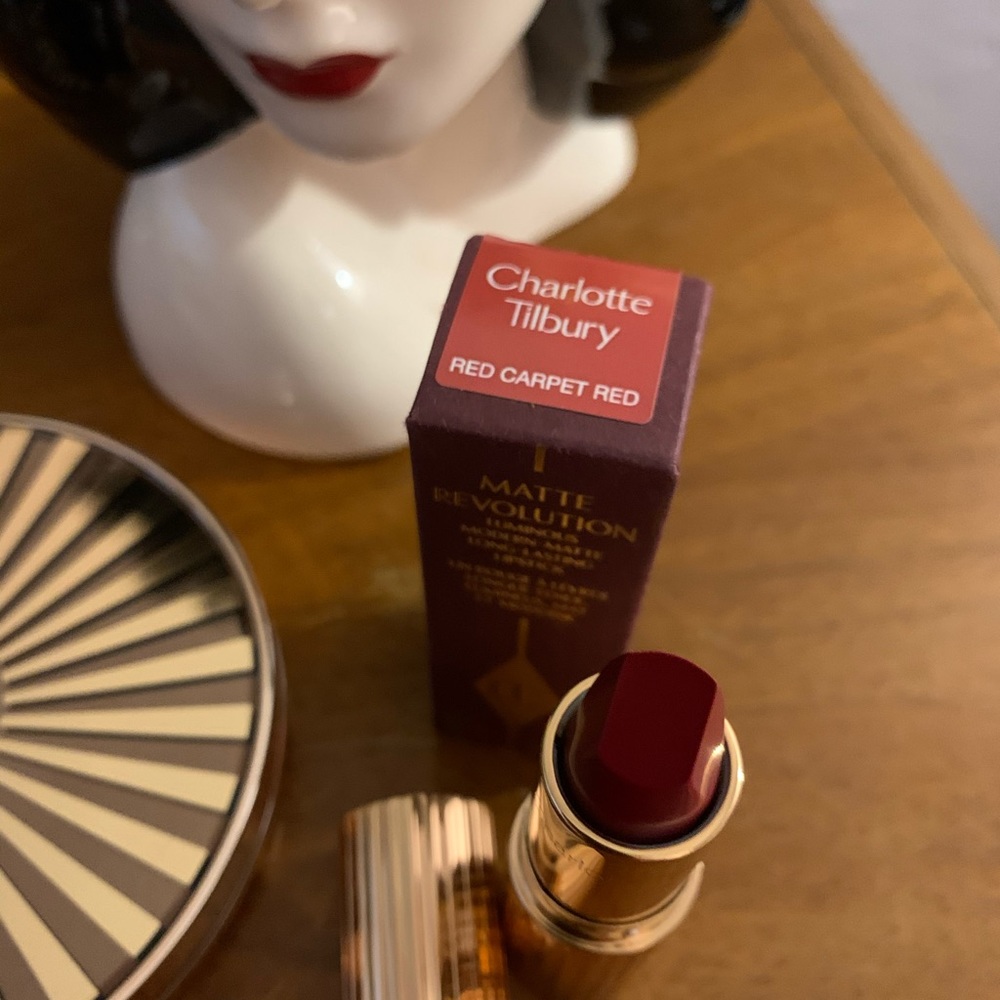 Red Carpet Red Lipstick MATTE REVOLUTION